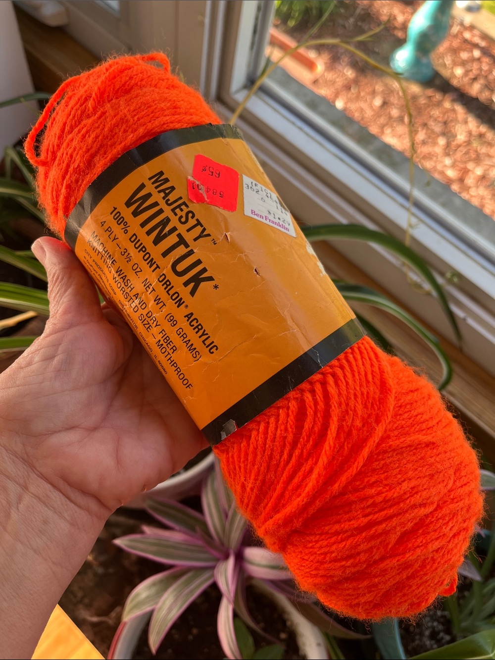 Vtg MAJESTY WINTUK DuPont Orlon Acrylic Yarn 90 Bright Tangerine Orange *READ*